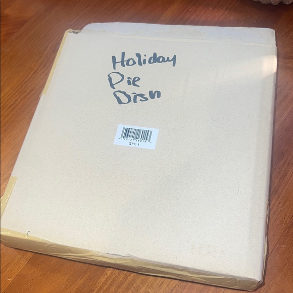 NIB Disney Christmas Pie Plate With Mickey, Minnie, Pluto, and the Castle 9in. - Picture 5 of 5